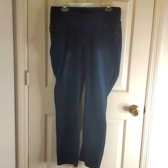 Oh! Mamma Maternity Jeans with a Slight Distressed Look - Picture 1 of 9